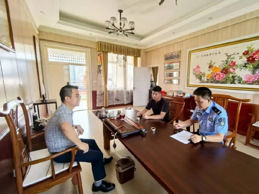 警校联动护平安！八步区莲塘派出所到我校开展预防校园欺凌工作专题座谈