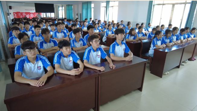 同看阅兵盛典 共扬爱国之魂 ——贺外组织全体师生观看九三阅兵直播