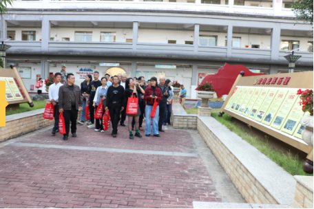 贺州市社会组织党组织负责人培训班莅临贺外考察学习党建工作