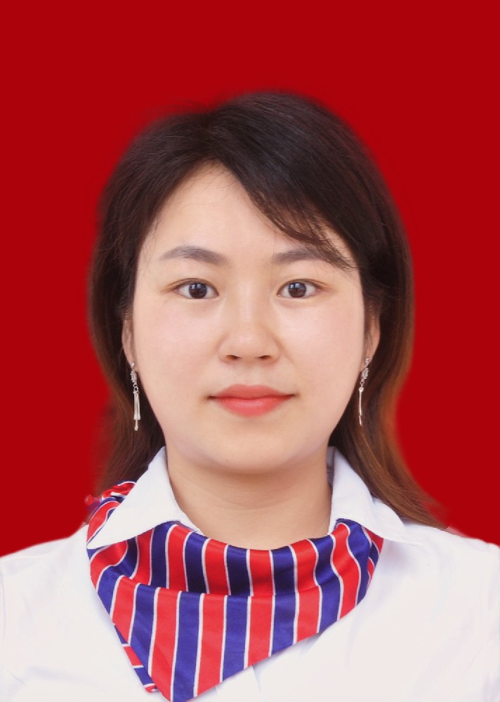 初高中团委副书记英语教师——陆信丽