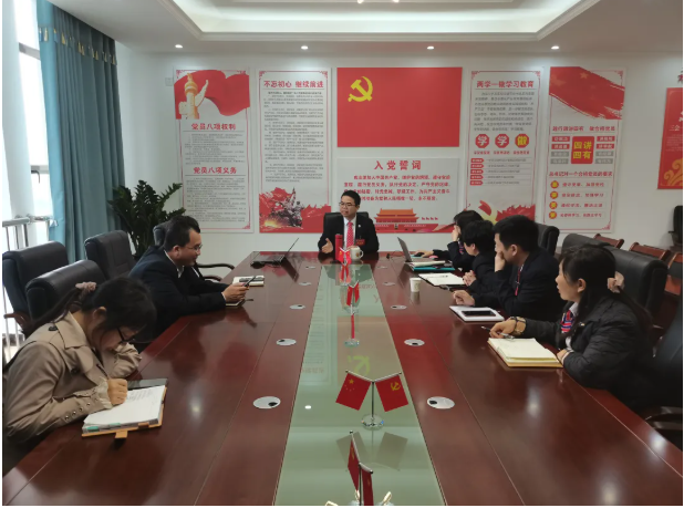 紧绷疫情防控之弦，压实疫情防控之责——贺州外国语学校小学部开展疫情防控应急处置实战演练