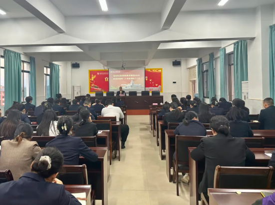 贺州外国语学校2023年秋季学期第二次全体教职工大会顺利召开