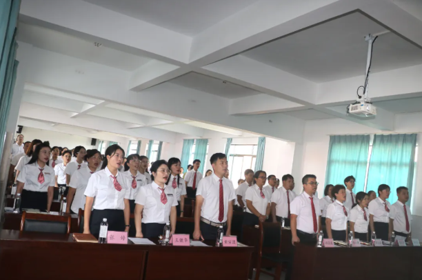 携手同心 踔厉奋发——贺州外国语学校2023年秋季开学全体干部会议、全体教职工大会顺利召开